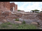 06928 ostia - regio i - insula ix - curia (i,ix,4) - ostwand - 09-2022.jpg